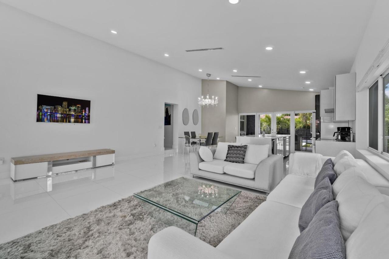Luxury House 4 Beds Heated Pool W Jaccuzzi Apartment North Bay Village Ngoại thất bức ảnh