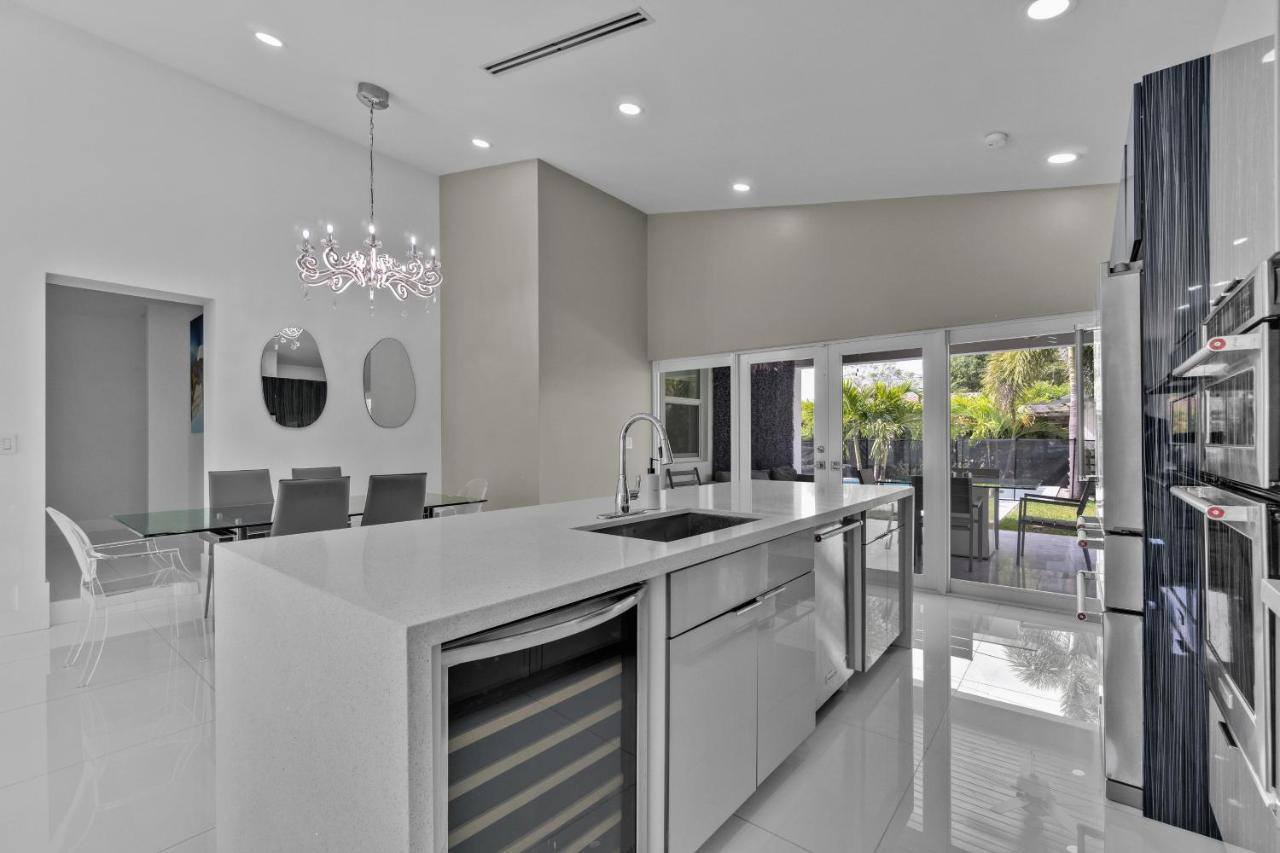 Luxury House 4 Beds Heated Pool W Jaccuzzi Apartment North Bay Village Ngoại thất bức ảnh